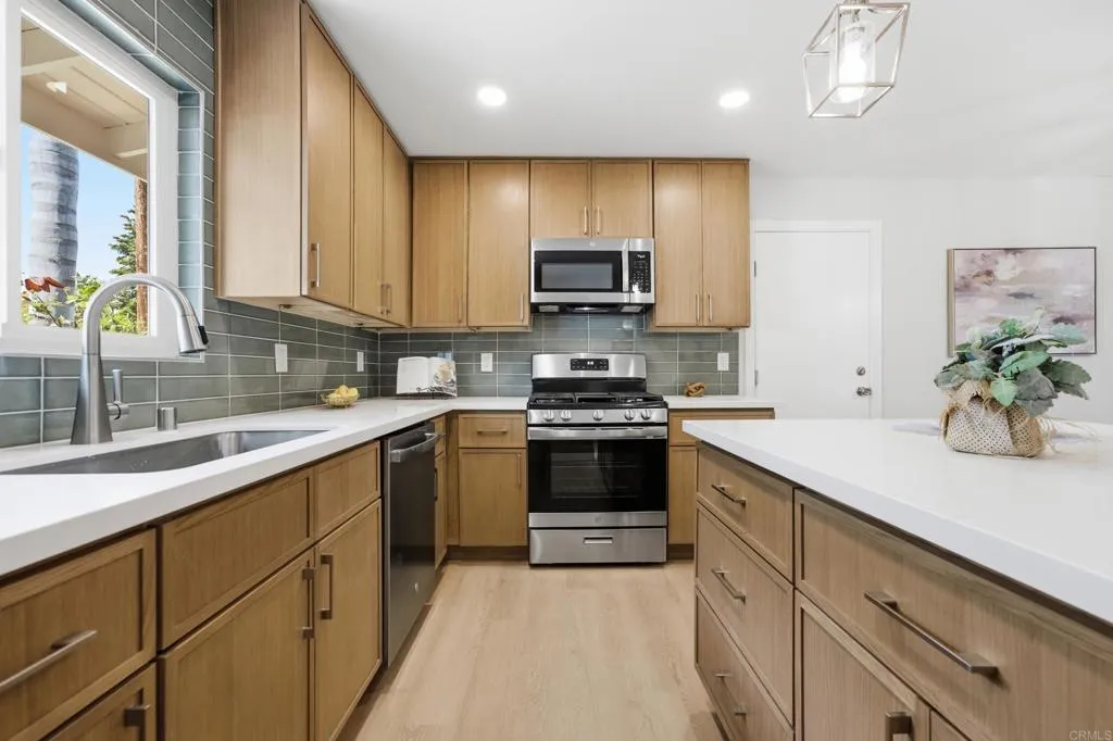 https://cdn.realtyfeed.com/cdn/127/306753026/da483bafec9477bf1e34701c099111f7.webp