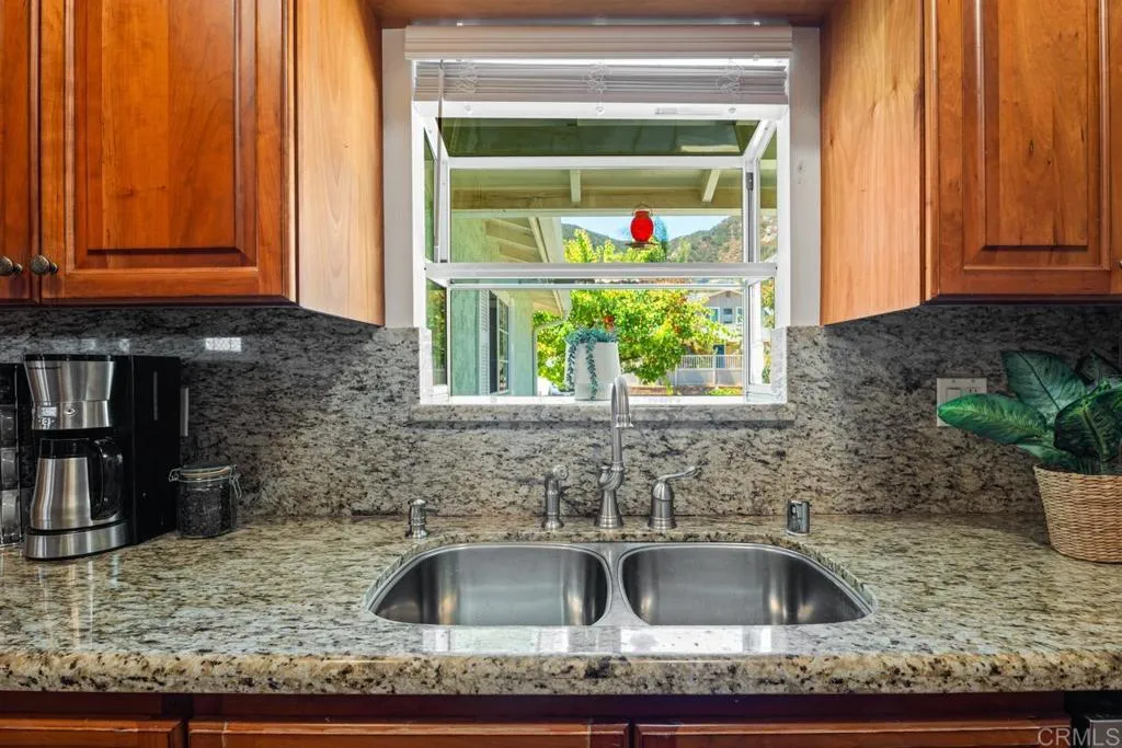 https://cdn.realtyfeed.com/cdn/127/306753045/158e436147b6d2186bc54971bd6f4bcf.webp
