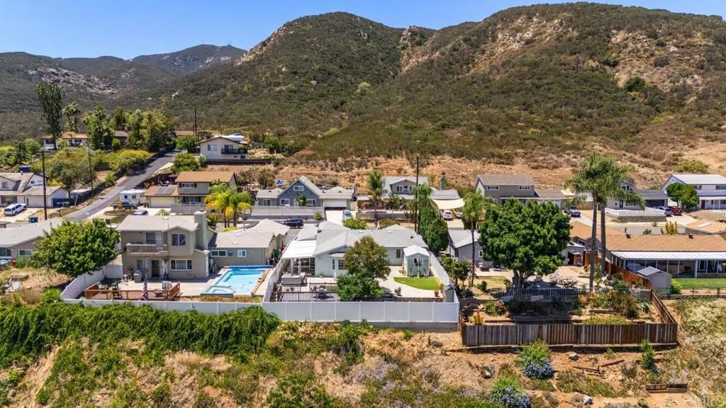 https://cdn.realtyfeed.com/cdn/127/306753045/9219440653cadf4ba469088b4504a930.webp