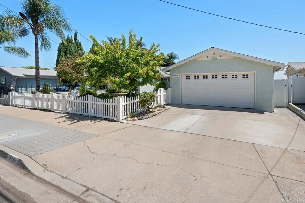 https://cdn.realtyfeed.com/cdn/127/306753045/94177a5deb8ee5e69a6de8616be762ff.webp