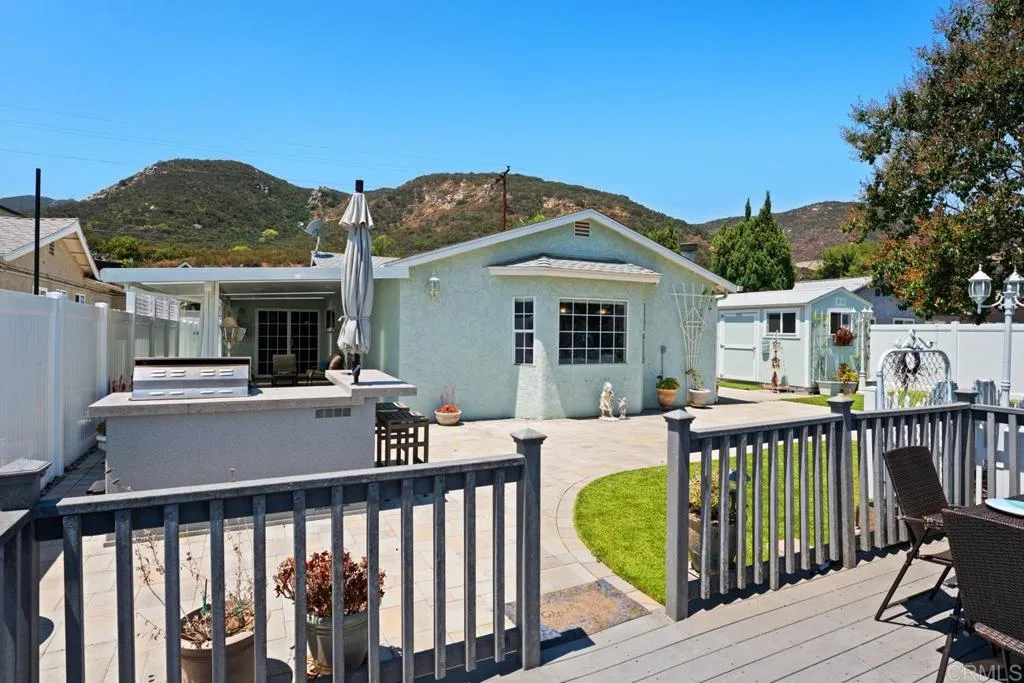 https://cdn.realtyfeed.com/cdn/127/306753045/ebd5deba0db33b944a71094169672d1d.webp