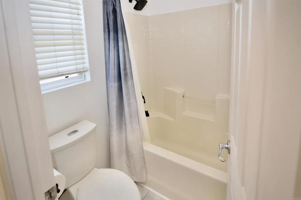 https://cdn.realtyfeed.com/cdn/127/306753078/b483df9d130edab2ad0064a25f24e402.webp