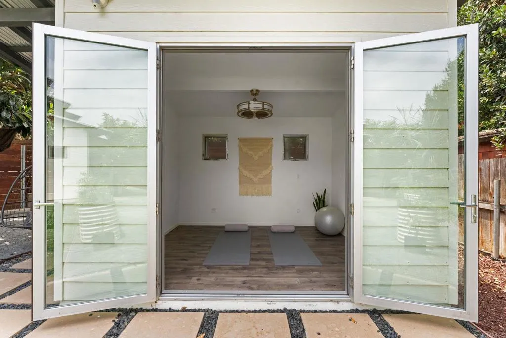 https://cdn.realtyfeed.com/cdn/127/306753079/195bc31c0693c47036fc7aa2361982b1.webp