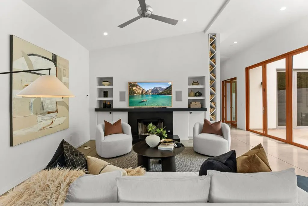 https://cdn.realtyfeed.com/cdn/127/306753079/644256909f3a039ed6af7fc07d6911d0.webp