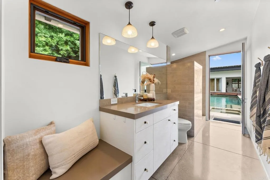 https://cdn.realtyfeed.com/cdn/127/306753079/72ebe49f46f7d801c261ec49b8e66613.webp
