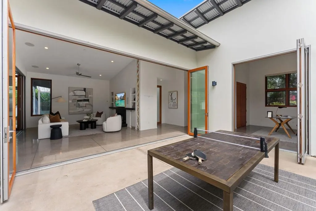 https://cdn.realtyfeed.com/cdn/127/306753079/7bbf7e4ec851199d9bc0c0957ea18355.webp