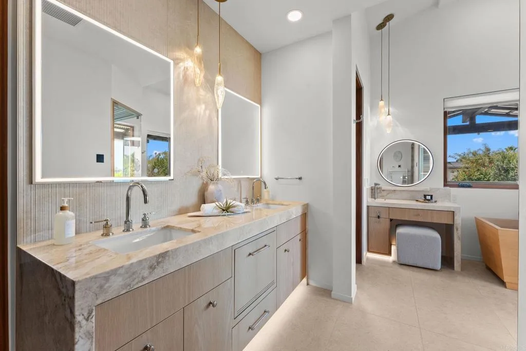 https://cdn.realtyfeed.com/cdn/127/306753079/84ff326a2b8fff893900f9d85d4ee953.webp