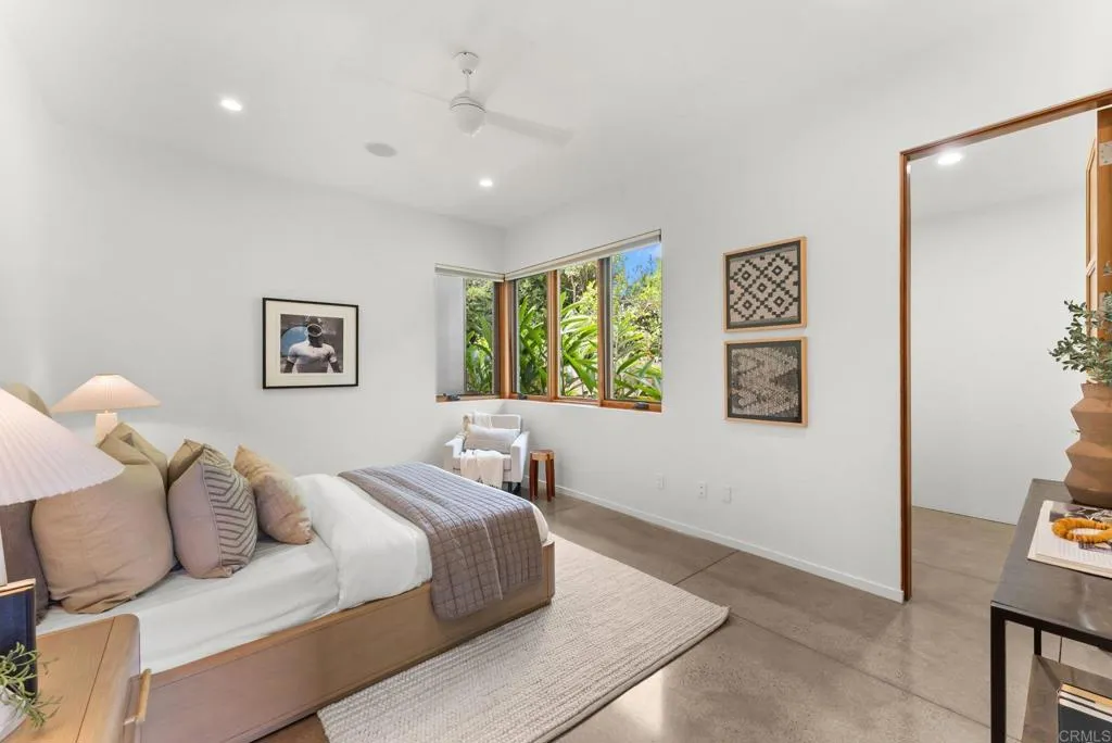 https://cdn.realtyfeed.com/cdn/127/306753079/93ca755d221a9dd525af7c71a38cb66a.webp