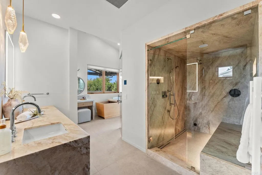 https://cdn.realtyfeed.com/cdn/127/306753079/a0b20ceea754b64e6f4d74457ae7297a.webp