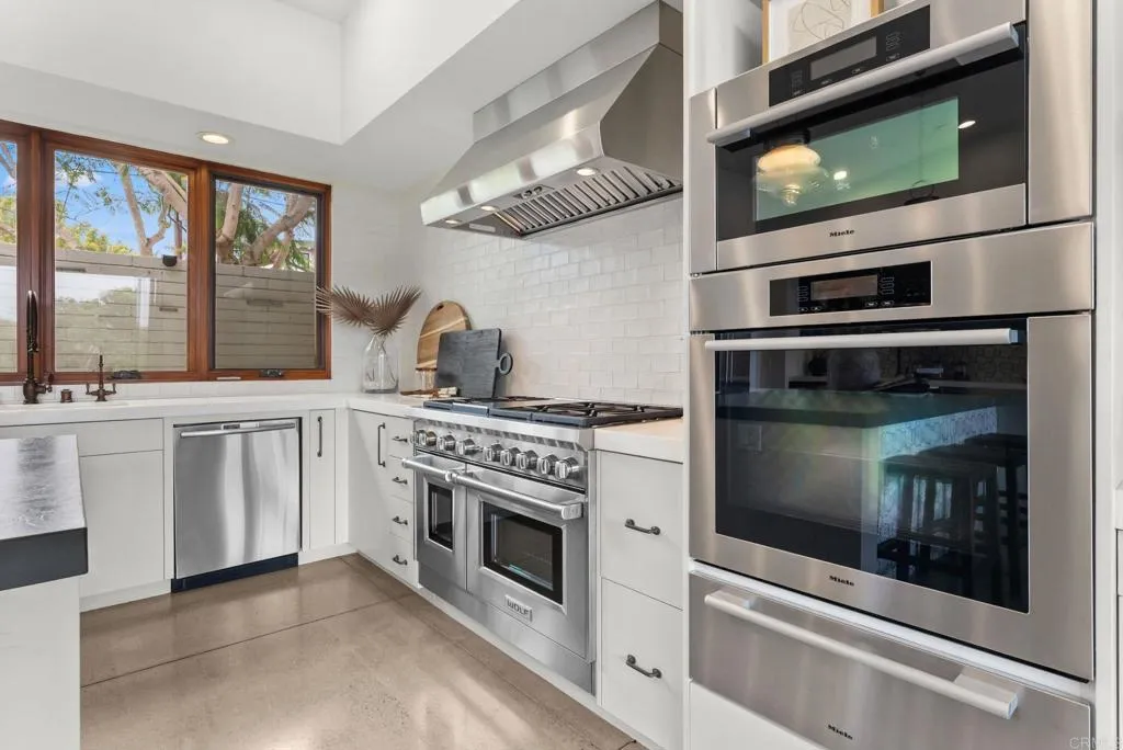 https://cdn.realtyfeed.com/cdn/127/306753079/abc7335f48b4853f45eb08e4c646ba6c.webp