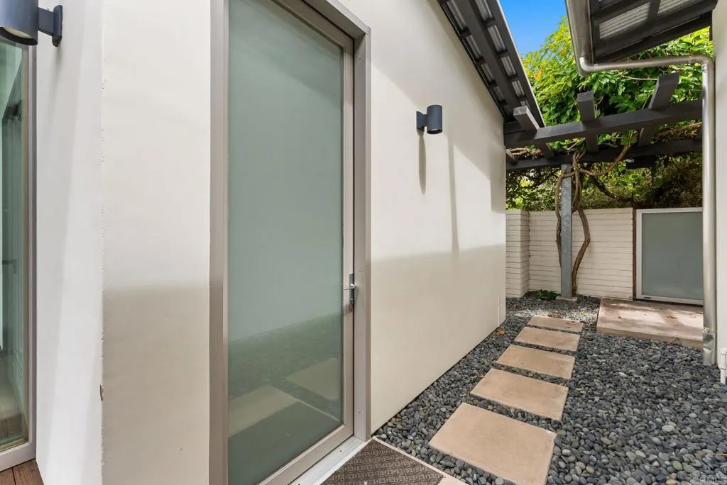 https://cdn.realtyfeed.com/cdn/127/306753079/c23e01aadd0f50a5214aa460b3959a9b.webp