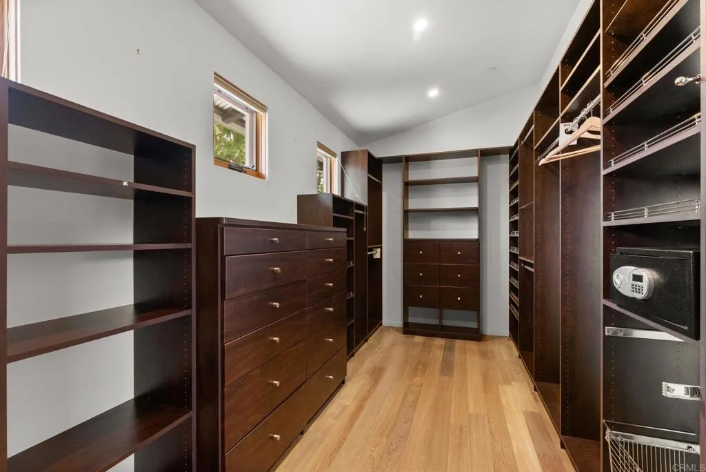 https://cdn.realtyfeed.com/cdn/127/306753079/ea83ffd72da757ed8f7740fdbc7a47c4.webp
