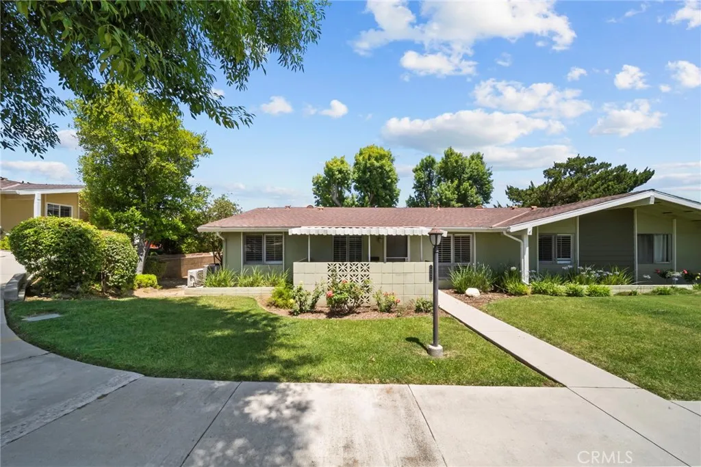 19157 Avenue Of The Oaks Unit A, Newhall, CA 91321 - Photo 2 of 25, Newhall, CA