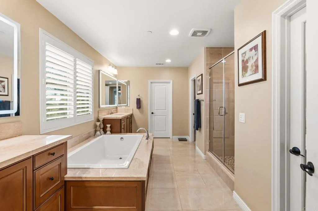 https://cdn.realtyfeed.com/cdn/127/306753211/0bc31a69c9337834971d195aa3a7ee07.webp