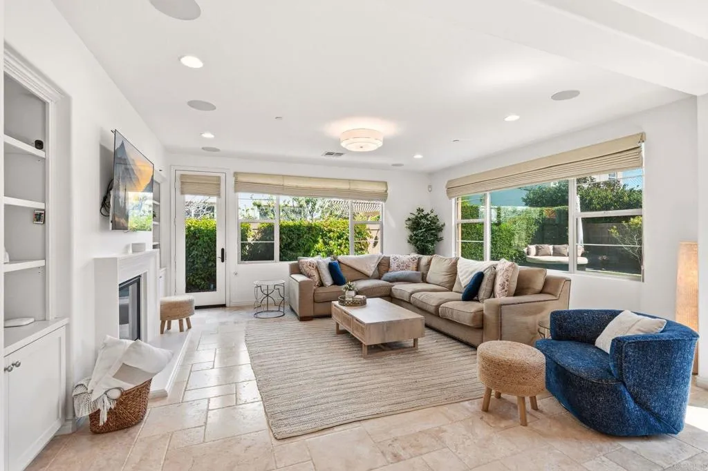 https://cdn.realtyfeed.com/cdn/127/306753211/38d102bbf127646cc02469a91f187266.webp