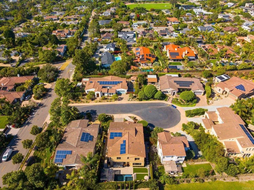 https://cdn.realtyfeed.com/cdn/127/306753211/73002c39ad2ab3a175379b30e613aeac.webp