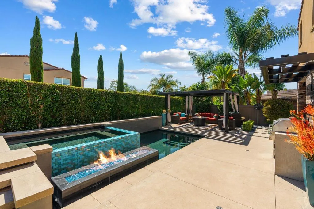 https://cdn.realtyfeed.com/cdn/127/306753211/7cb2d15a9086418bb4b779569a773bd6.webp