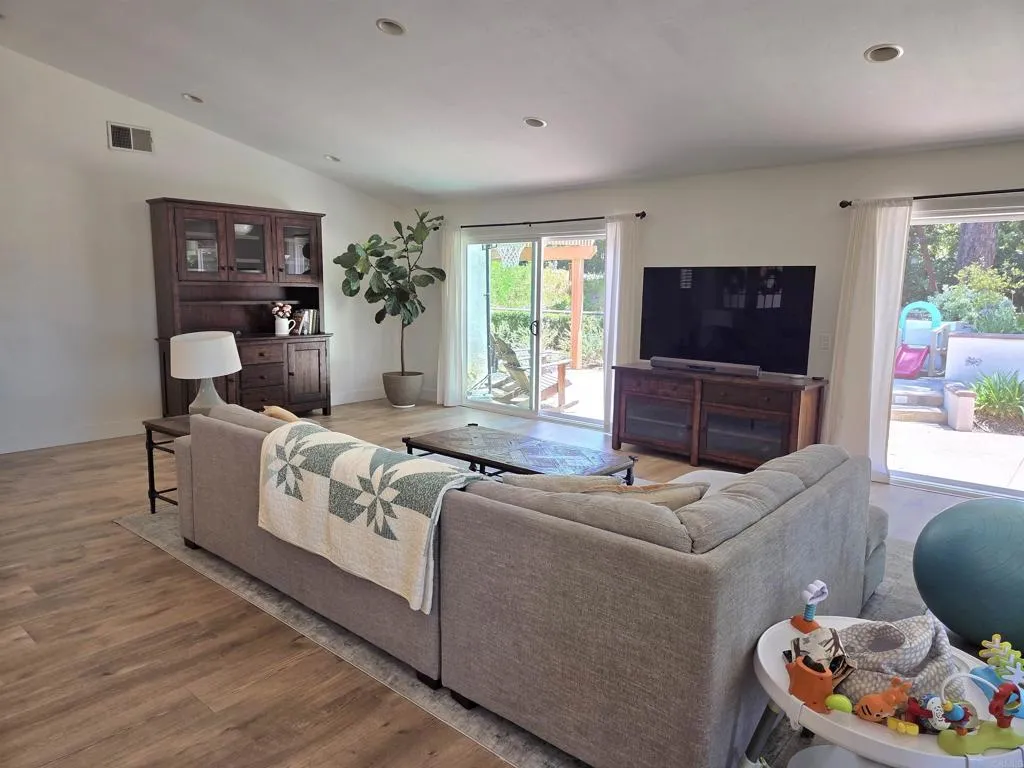 https://cdn.realtyfeed.com/cdn/127/306753214/dd59e9d10d79986b281a085185ceeda4.webp