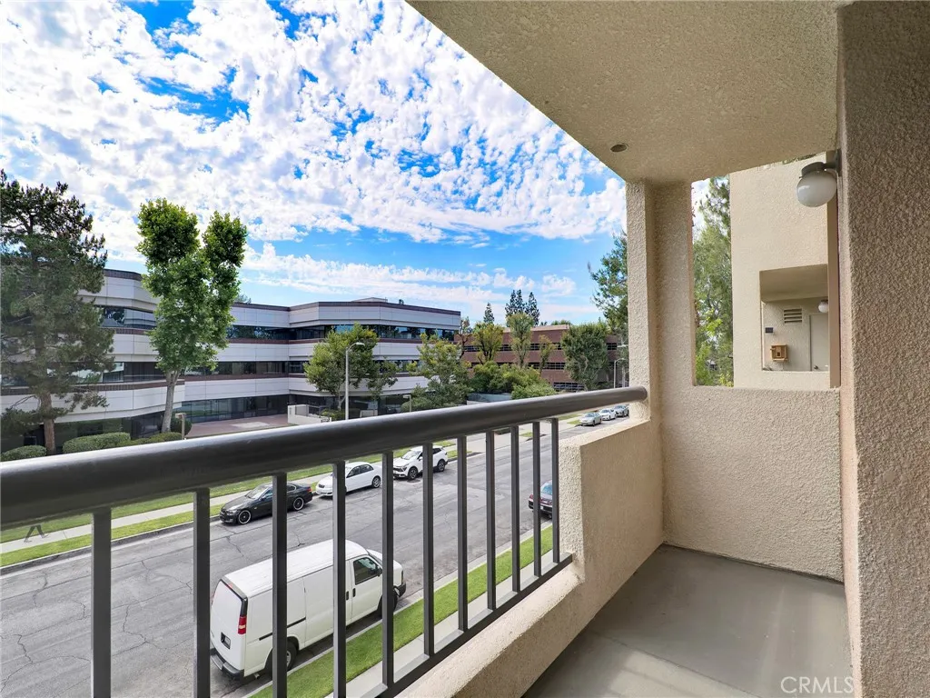 5510 Owensmouth Unit 212, Woodland Hills, CA 91367 - Photo 5 of 25, Woodland Hills, CA