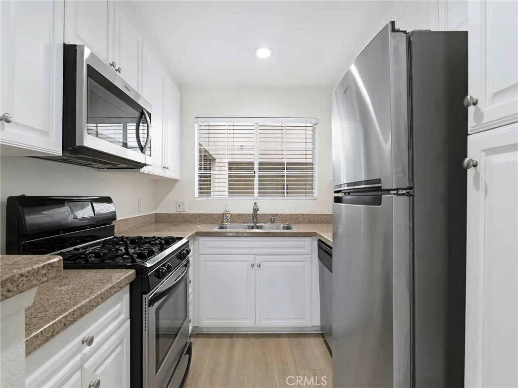 5510 Owensmouth Unit 212, Woodland Hills, CA 91367 - Main photo, Woodland Hills, CA