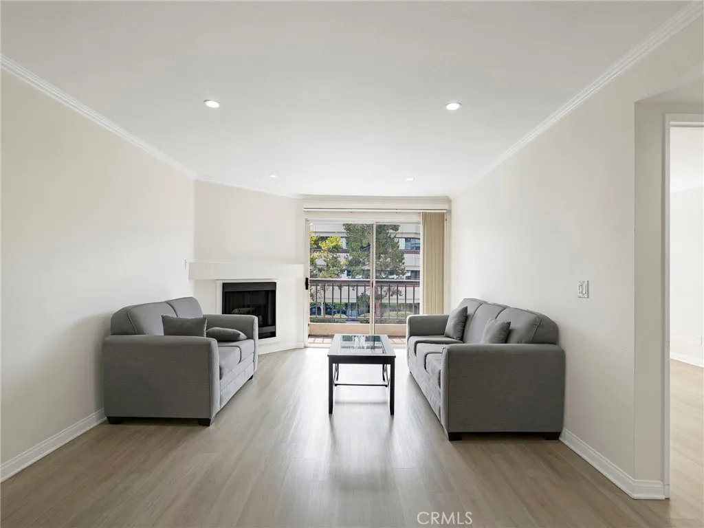 5510 Owensmouth Unit 212, Woodland Hills, CA 91367 - Photo 3 of 25, Woodland Hills, CA