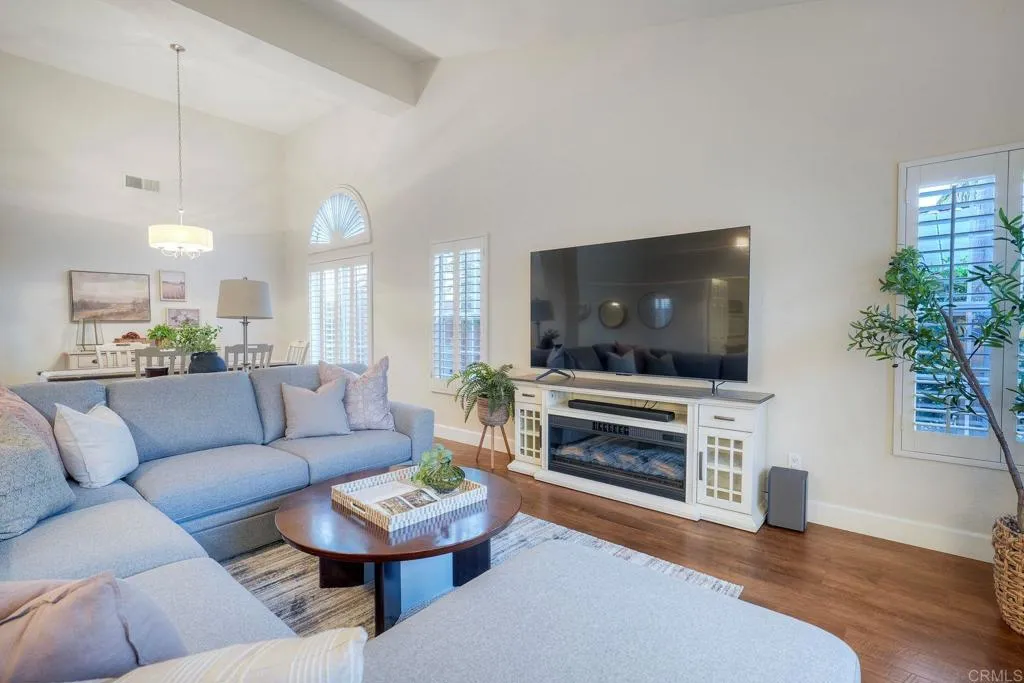 https://cdn.realtyfeed.com/cdn/127/306753281/5cfde8e0137bbc875c1196d8a8d9fcd2.webp