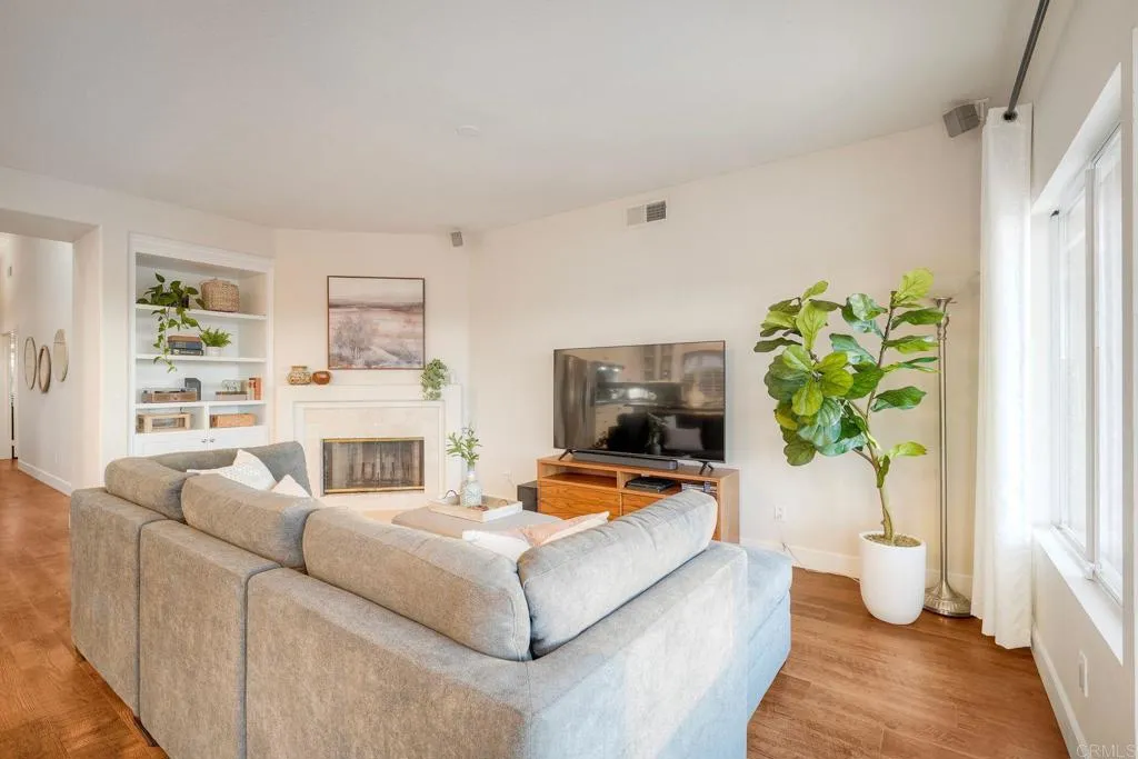 https://cdn.realtyfeed.com/cdn/127/306753281/823923aa1a1fdb0d01c681b47fc3ceef.webp