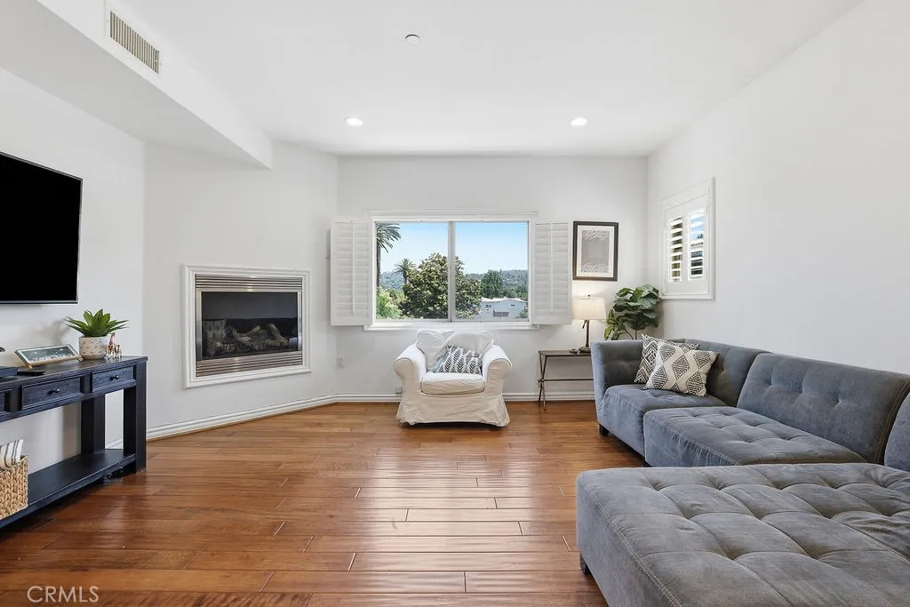11504 Moorpark Street Unit 203, Studio City, CA 91602 - Main photo, Studio City, CA