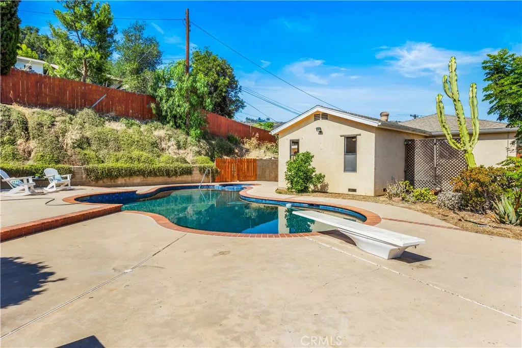 https://cdn.realtyfeed.com/cdn/127/306753302/1c5f34d17982833ae427c2d1788dd52d.webp