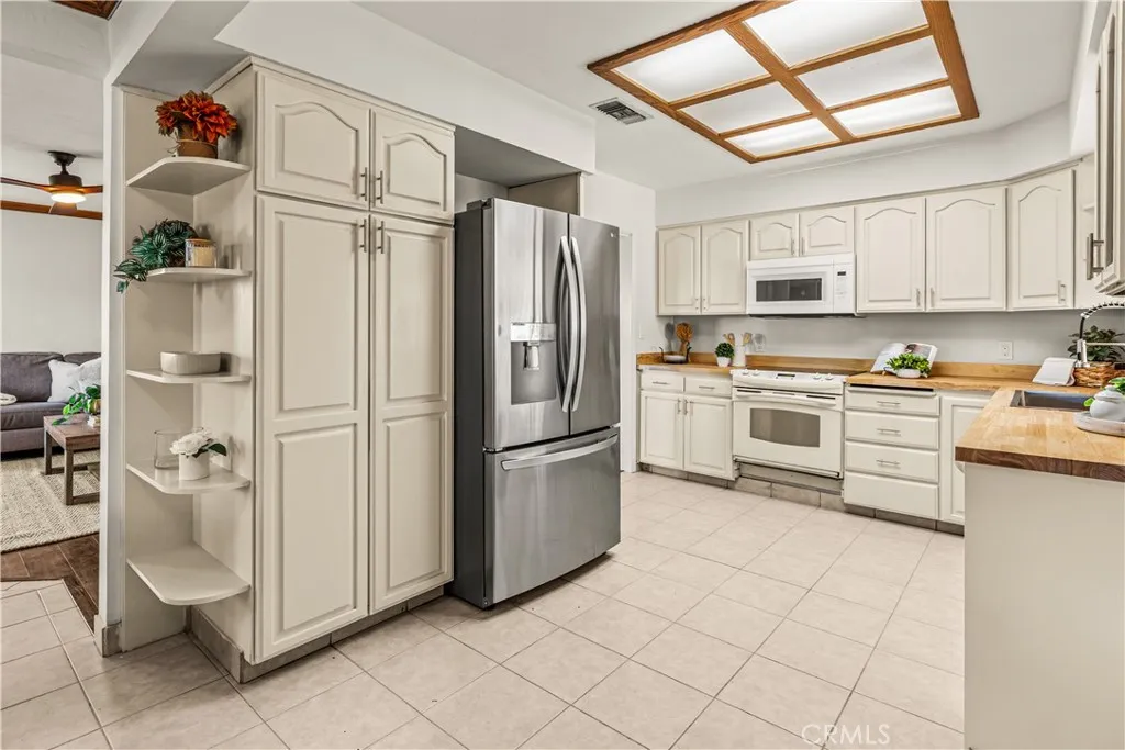 https://cdn.realtyfeed.com/cdn/127/306753302/78b021c5de6762346b6f308ae2d4cbdc.webp