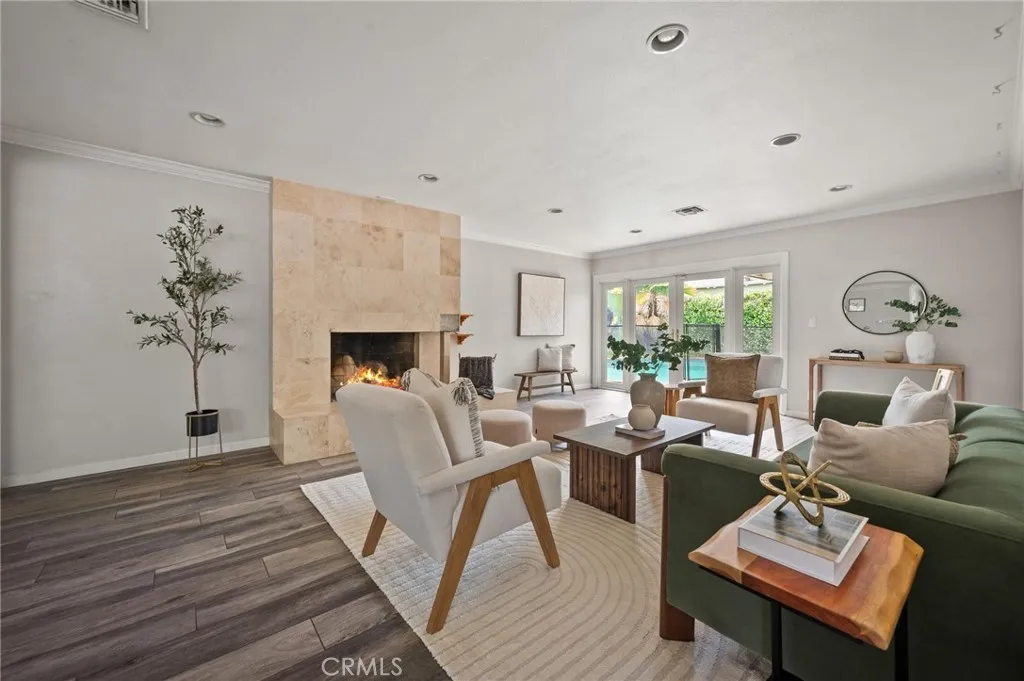 7027 Gloria Avenue, Lake Balboa, CA 91406 - Photo 5 of 30, Lake Balboa, CA