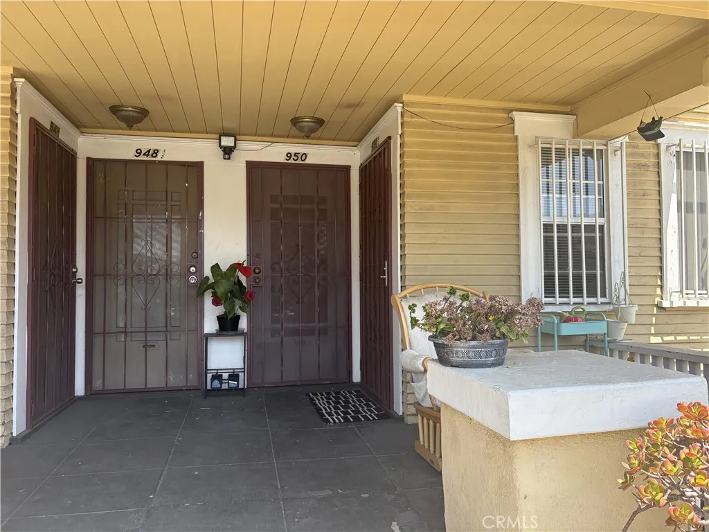950 S New Hampshire Ave, Los Angeles, CA 90006 - Photo 3 of 17, Los Angeles, CA