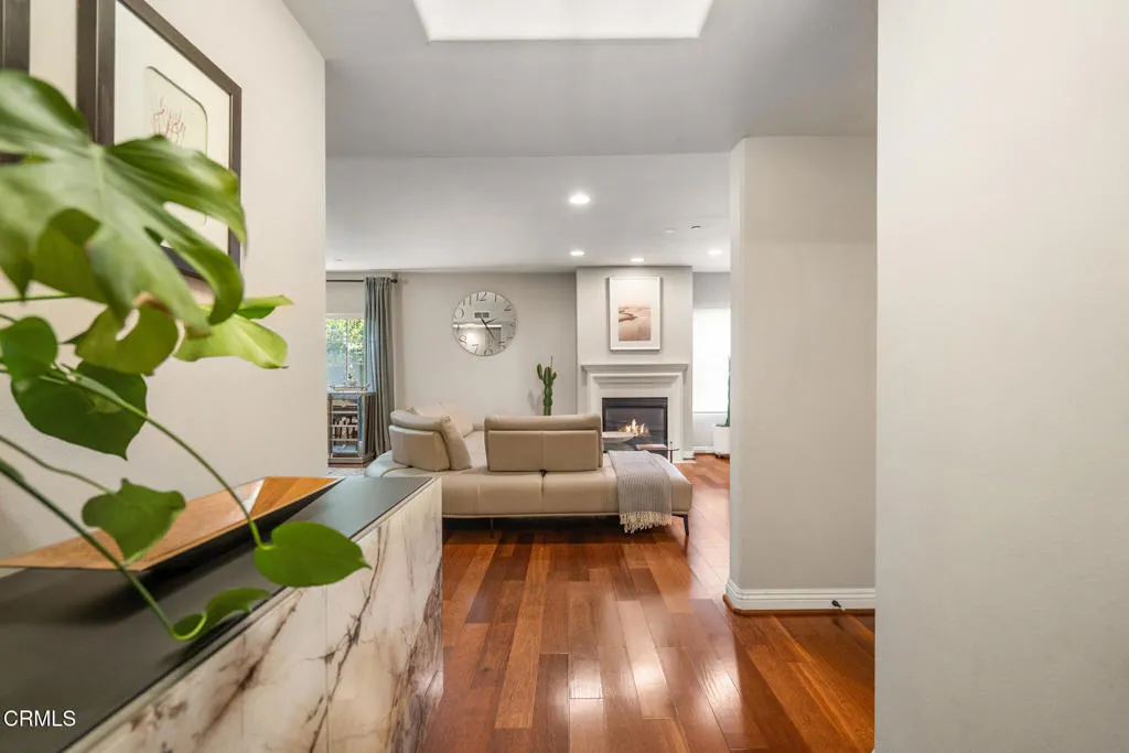 616 S Wilton Place Unit 203, Los Angeles, CA 90005 - Photo 2 of 33, Los Angeles, CA