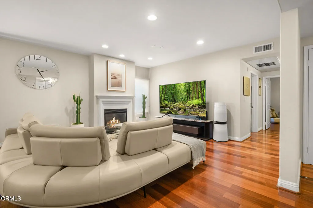 616 S Wilton Place Unit 203, Los Angeles, CA 90005 - Photo 3 of 33, Los Angeles, CA