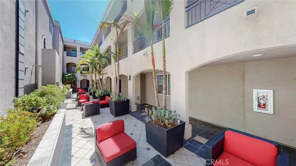 4424 Whitsett Avenue Unit 206, Studio City, CA 91604 - Photo 3 of 49, Studio City, CA