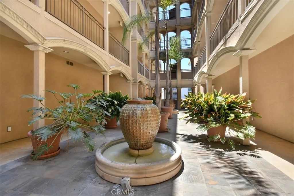 432 S Willaman Drive Unit 401, Los Angeles, CA 90048 - Photo 3 of 65, Los Angeles, CA