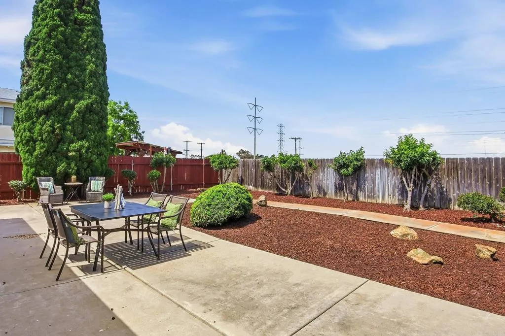 https://cdn.realtyfeed.com/cdn/127/306753420/77bfd61ce3b8388593871f6f8cabfbd7.webp