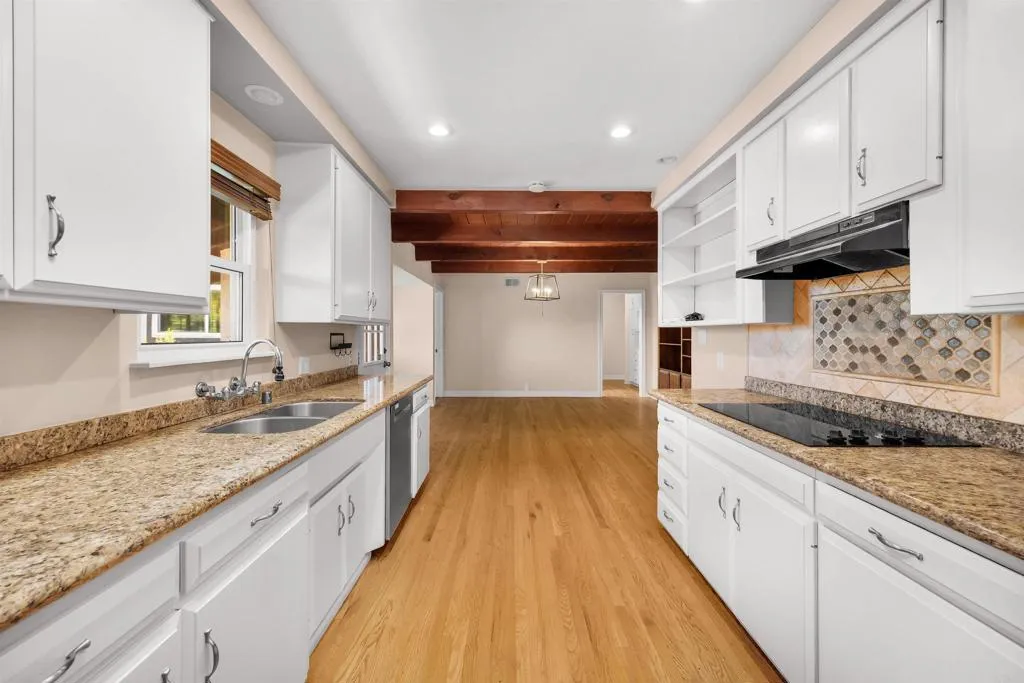 https://cdn.realtyfeed.com/cdn/127/306753422/37a79974b7630dcc089b99028b96ffbd.webp