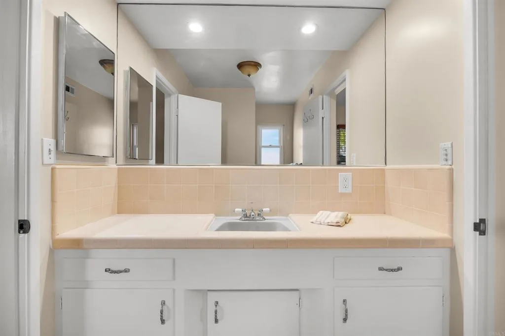 https://cdn.realtyfeed.com/cdn/127/306753422/3ee37c7ef646fd6a80e1b6975c4b04da.webp