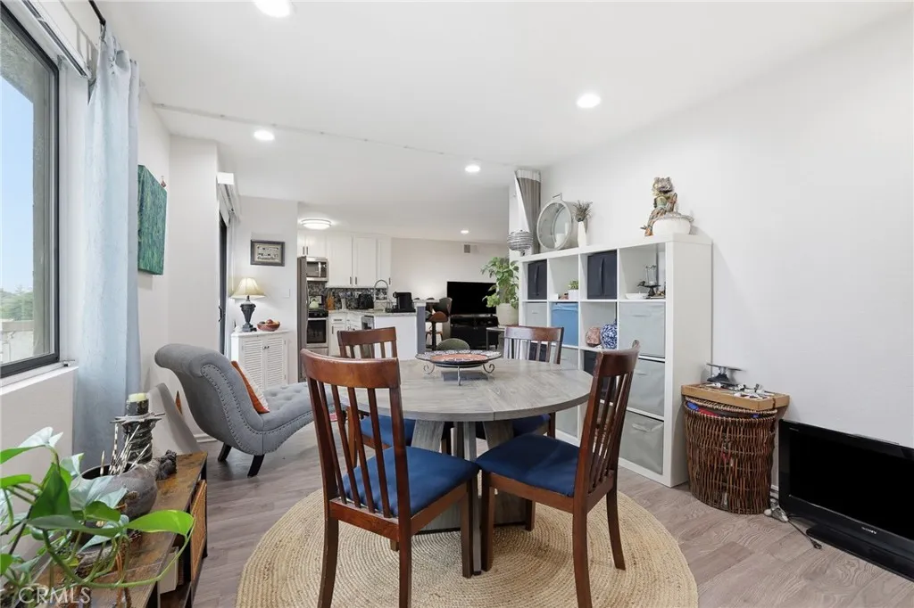 18530 Hatteras Street Unit 337, Tarzana, CA 91356 - Photo 5 of 26, Tarzana, CA