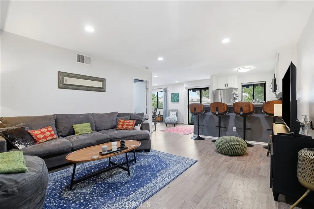 18530 Hatteras Street Unit 337, Tarzana, CA 91356 - Main photo, Tarzana, CA
