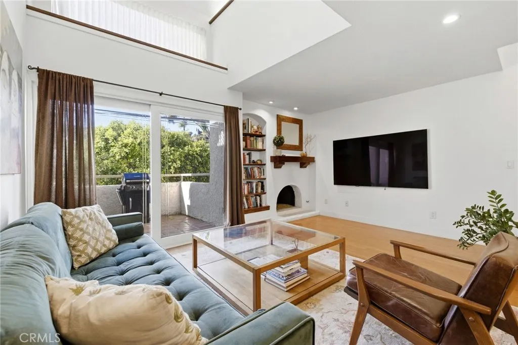 10926 Bluffside, Studio City, CA 91604 - Photo 3 of 27, Studio City, CA