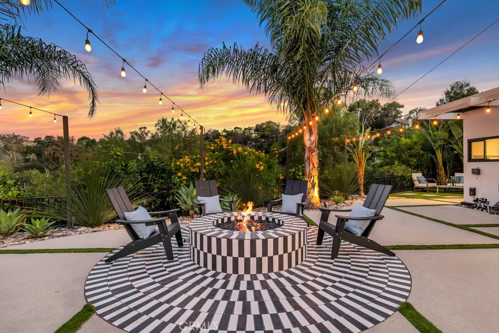 Woodland Hills, CA 91364
