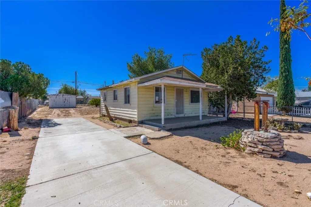 16463 Pine Street, Hesperia, CA 92345 - Main photo, Hesperia, CA