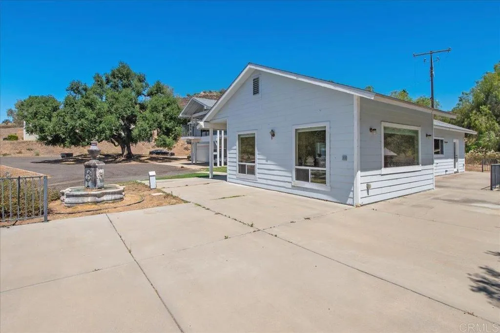 https://cdn.realtyfeed.com/cdn/127/306753516/97f196048bb80884a2baffbbc33fa51b.webp