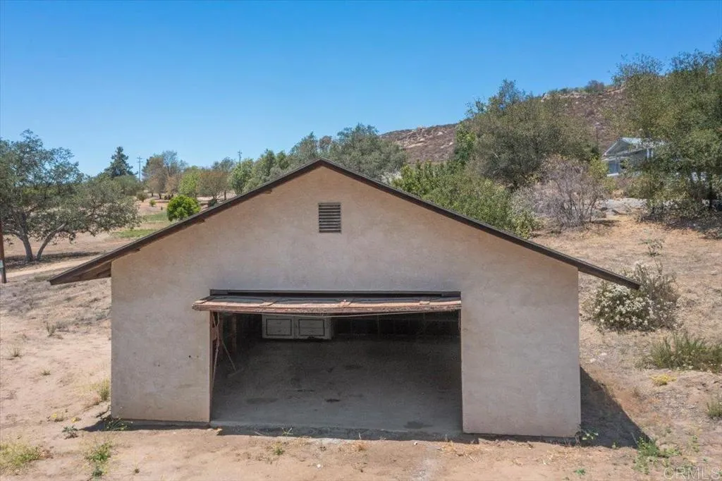 https://cdn.realtyfeed.com/cdn/127/306753516/9fef01a135d9149c967d5fa3b74826d9.webp