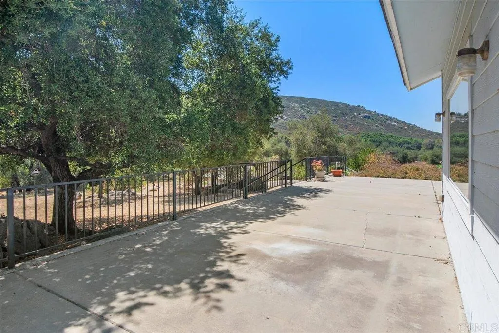 https://cdn.realtyfeed.com/cdn/127/306753516/a5f5808a78cc90e2760be9c82f0e1207.webp