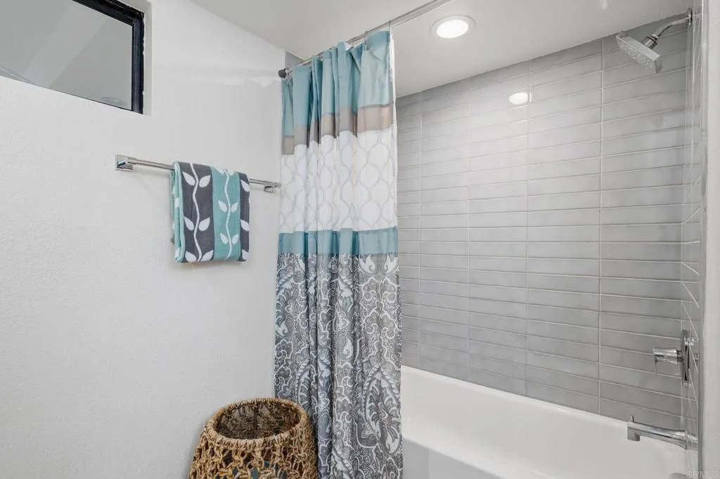 https://cdn.realtyfeed.com/cdn/127/306753544/0dacda440671847fd0efd585f37f49f8.webp