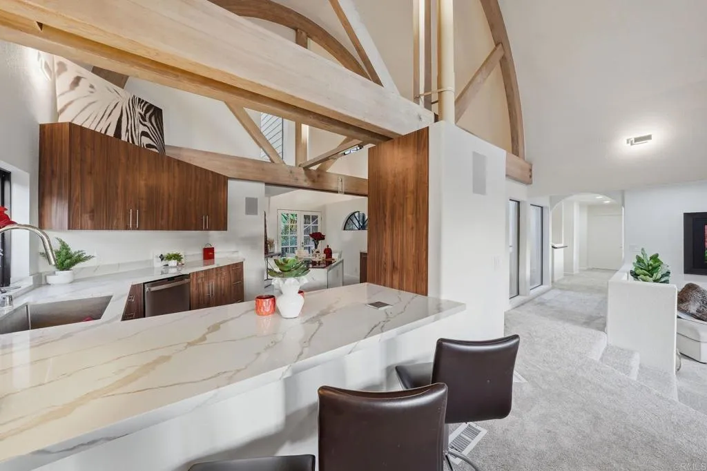 https://cdn.realtyfeed.com/cdn/127/306753544/34e5d3cd3812a454f80ceca5068abfa4.webp