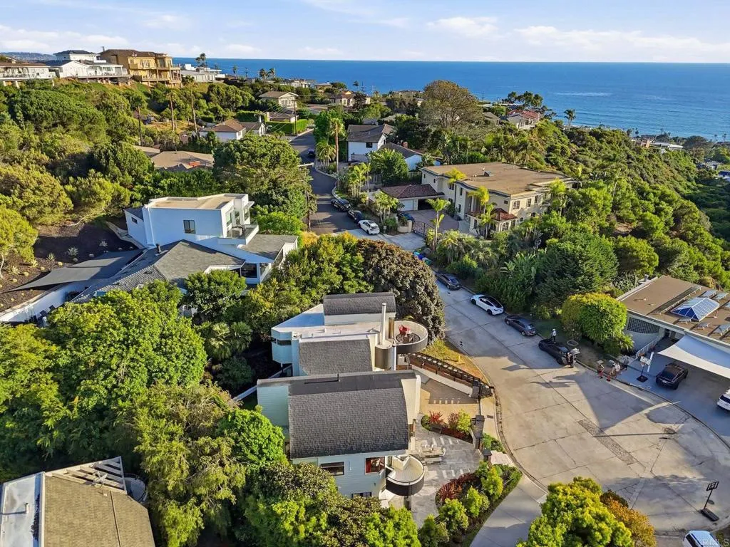 https://cdn.realtyfeed.com/cdn/127/306753544/65b4847d3ced4e01ce62c311fd51d19d.webp